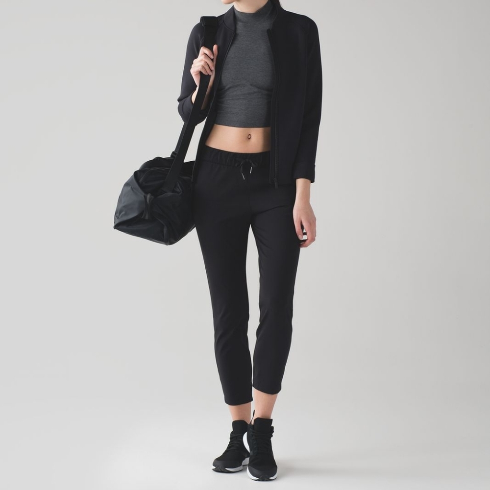 Lululemon On the Fly Pant 7/8 - size 12